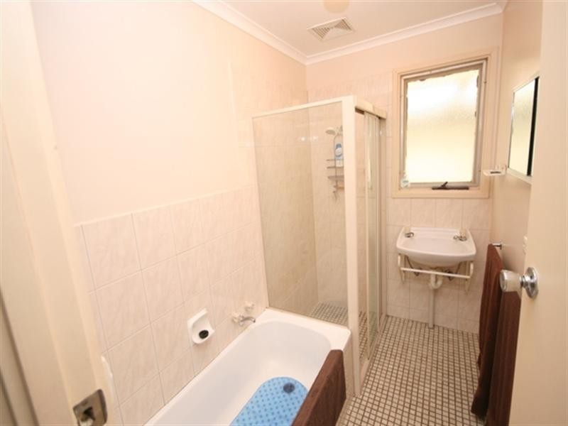 17 Burton Street, Clare SA 5453