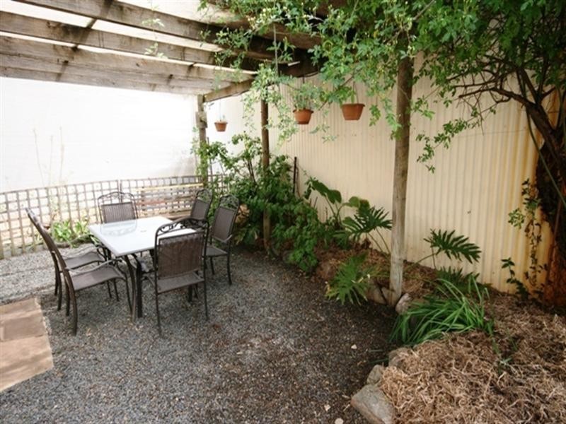 17 Burton Street, Clare SA 5453