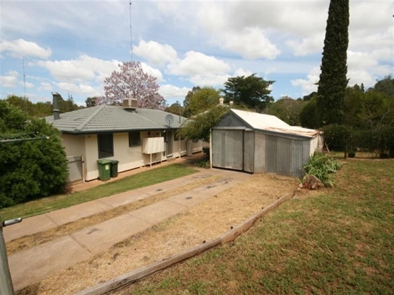 17 Burton Street, Clare SA 5453