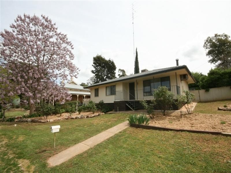 17 Burton Street, Clare SA 5453