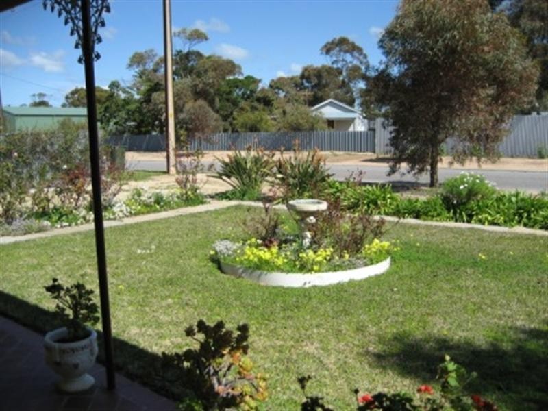 18 Yelta Street, Port Clinton SA 5570