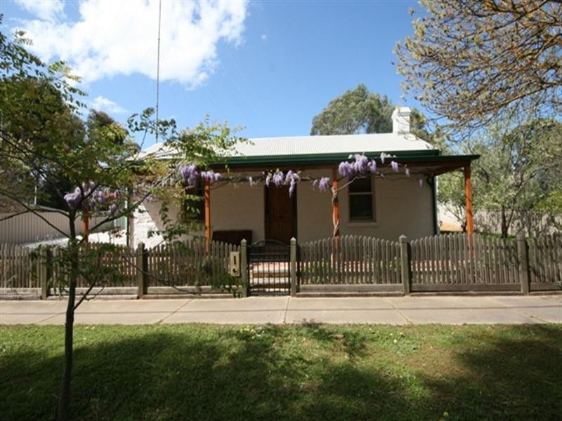 54 Victoria Road, Clare SA 5453