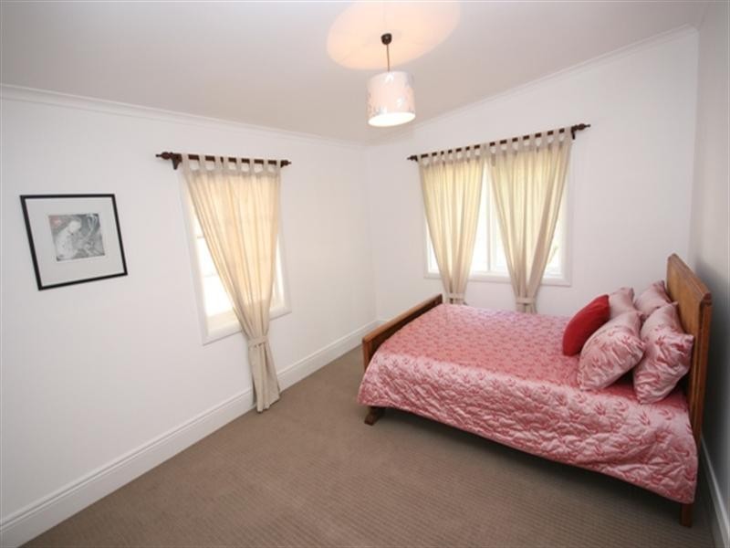 54 Victoria Road, Clare SA 5453