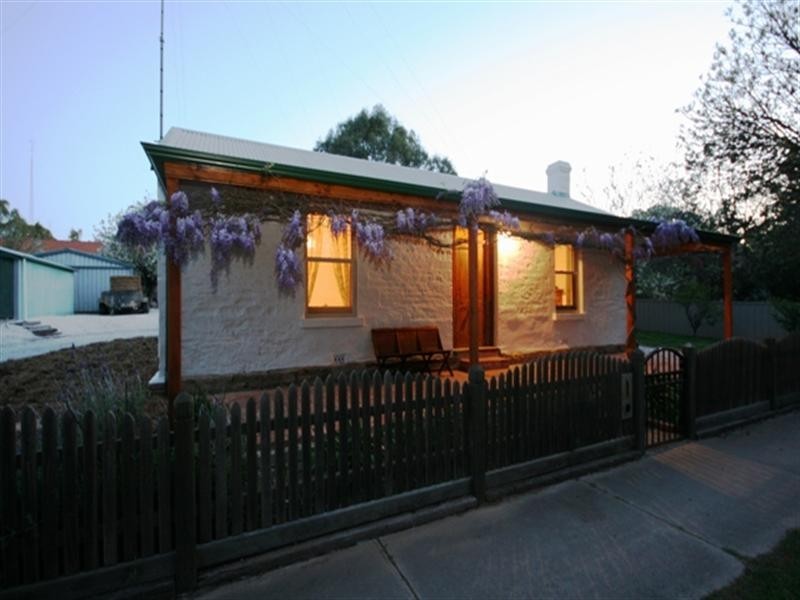54 Victoria Road, Clare SA 5453