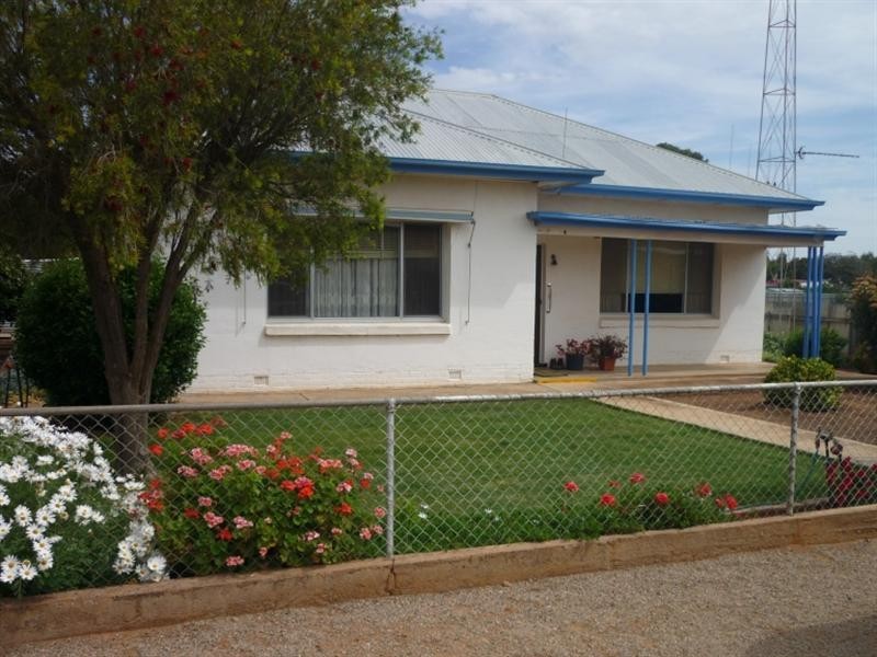 4 Oxford Street, Jamestown SA 5491