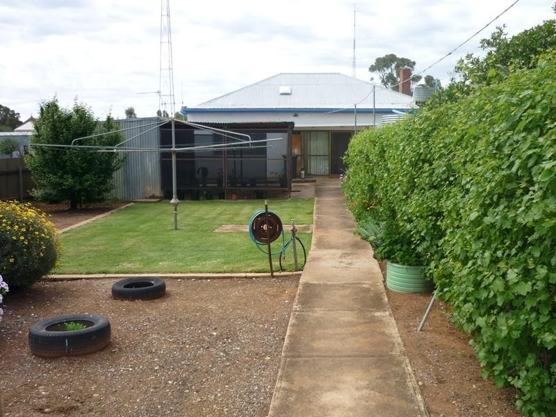 4 Oxford Street, Jamestown SA 5491