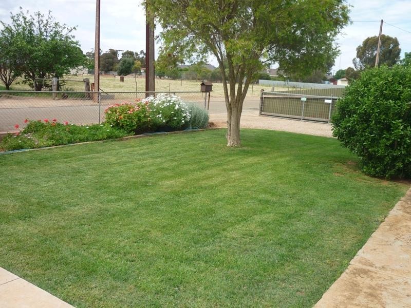 4 Oxford Street, Jamestown SA 5491