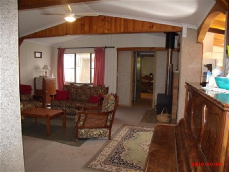 2 Earle Street, Pine Point SA 5571