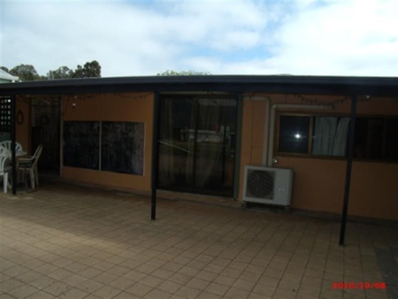 2 Earle Street, Pine Point SA 5571