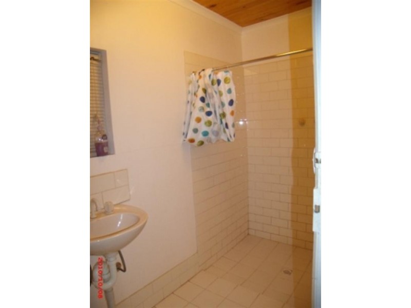 2 Earle Street, Pine Point SA 5571