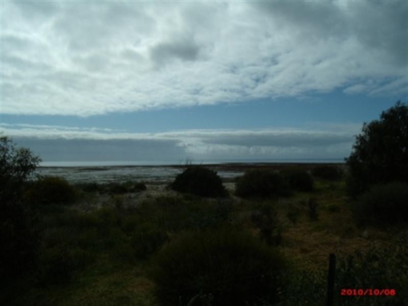 2 Earle Street, Pine Point SA 5571