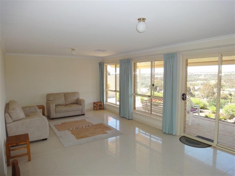 14 Michael Court, Clare SA 5453