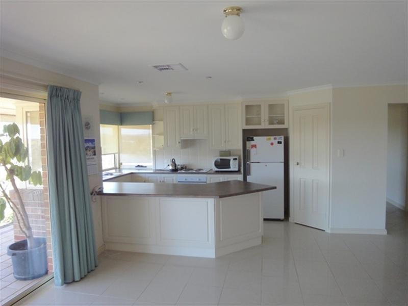 14 Michael Court, Clare SA 5453