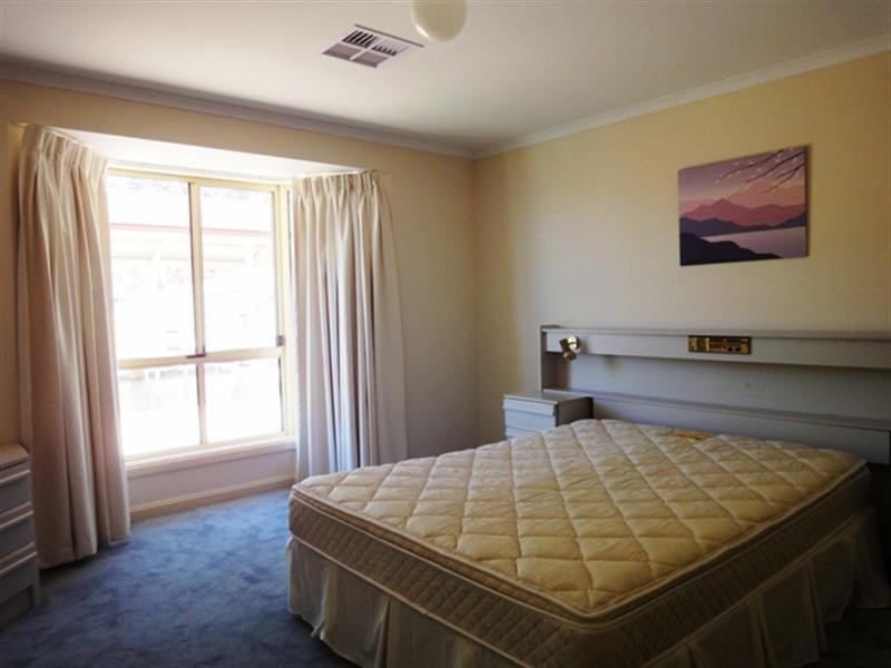 14 Michael Court, Clare SA 5453