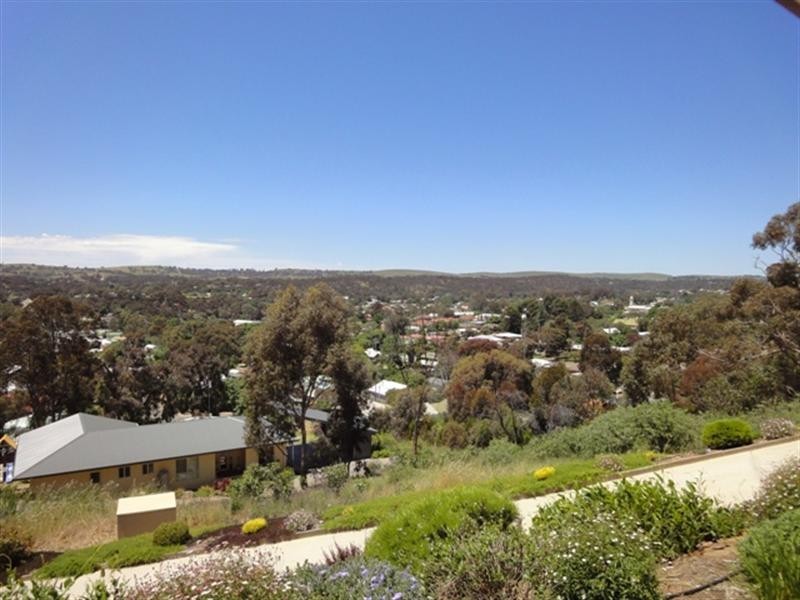 14 Michael Court, Clare SA 5453