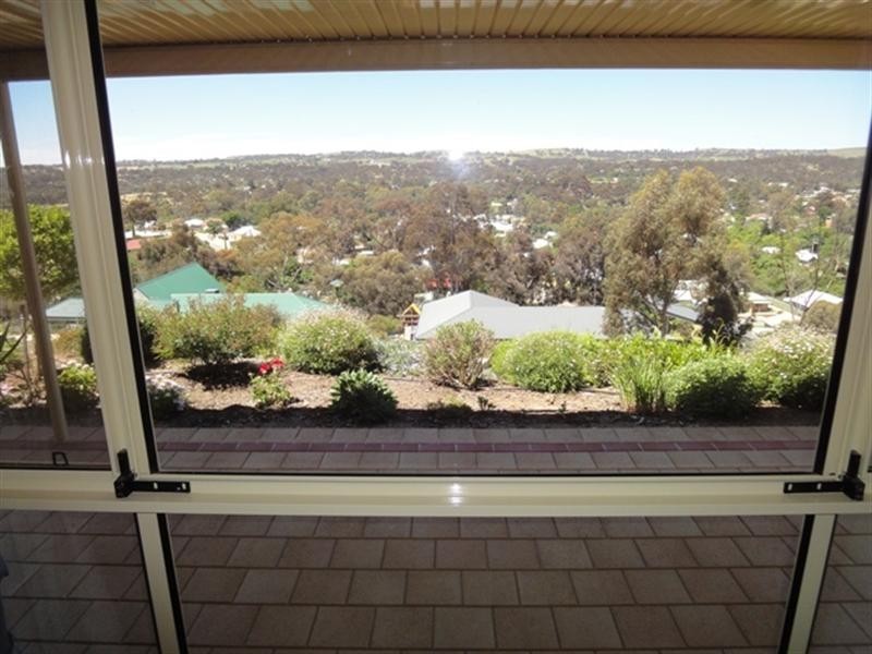 14 Michael Court, Clare SA 5453