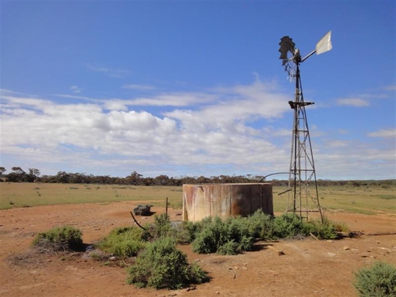 “Ragless” Mallett and Ragless Roads, Hallett SA 5419