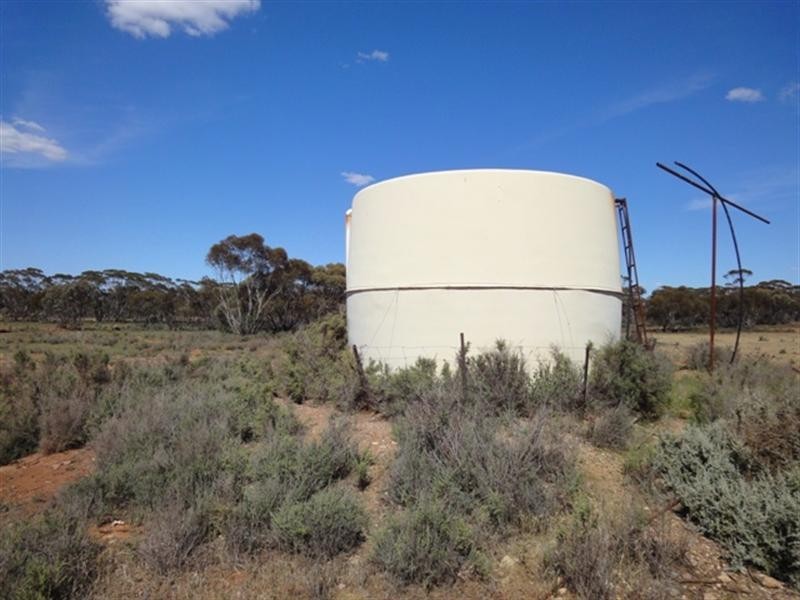 “Ragless” Mallett and Ragless Roads, Hallett SA 5419