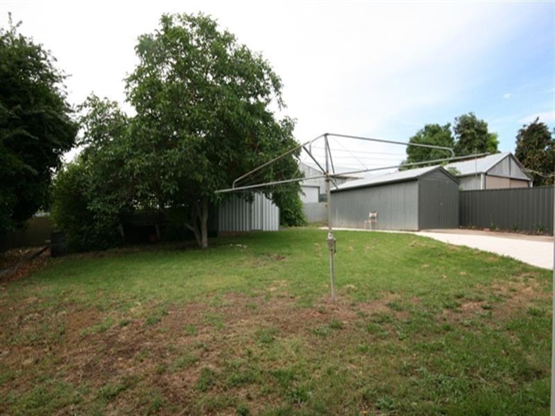 36 Essington Avenue, Clare SA 5453