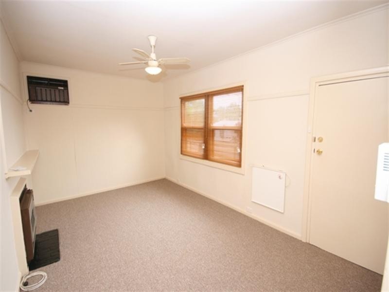 36 Essington Avenue, Clare SA 5453