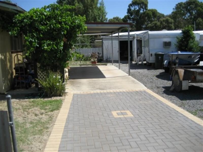 13 Beach Road, Pine Point SA 5571