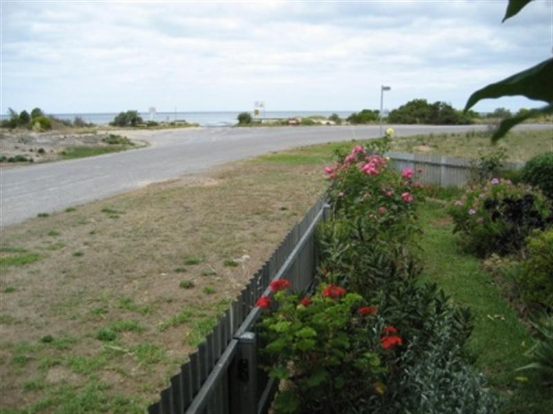 13 Beach Road, Pine Point SA 5571