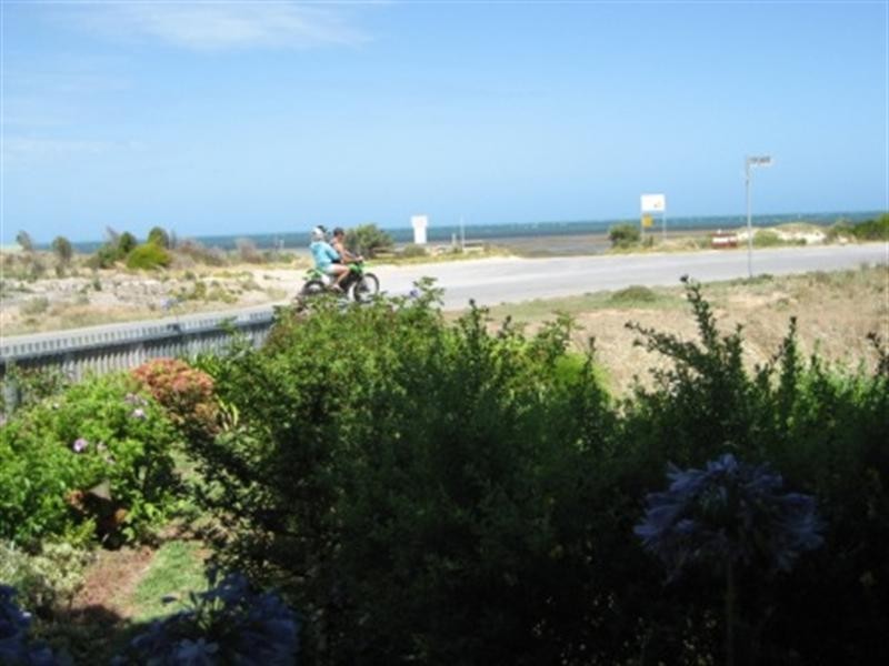 13 Beach Road, Pine Point SA 5571