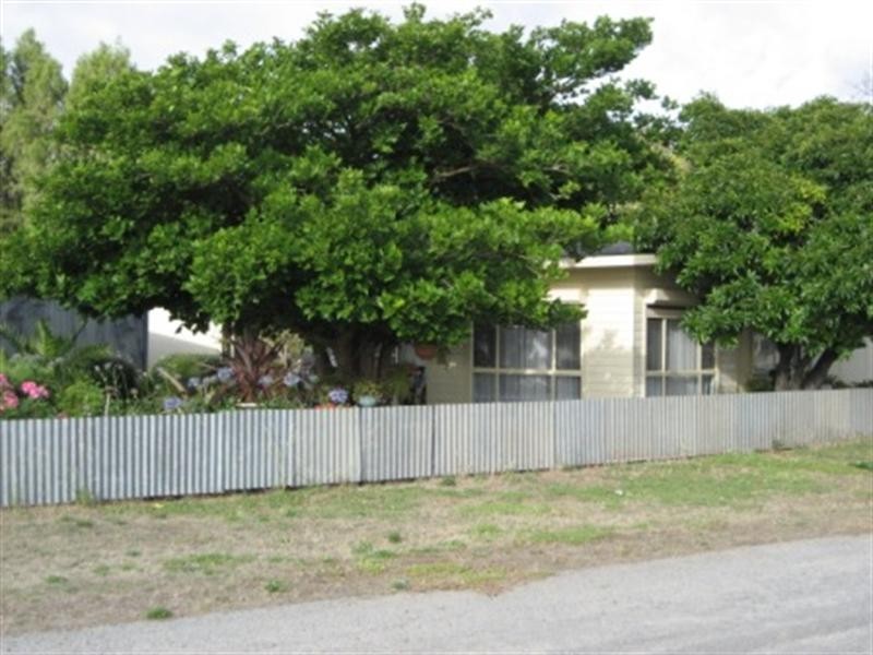 13 Beach Road, Pine Point SA 5571