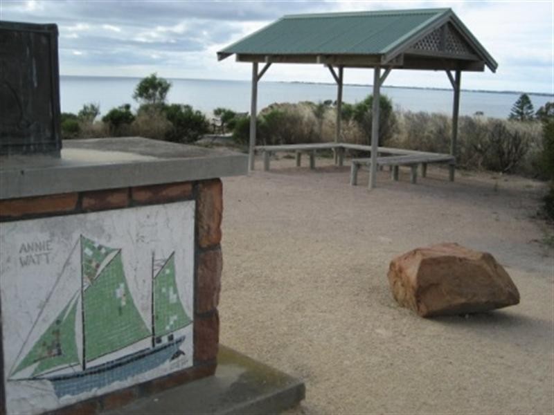 13 Beach Road, Pine Point SA 5571