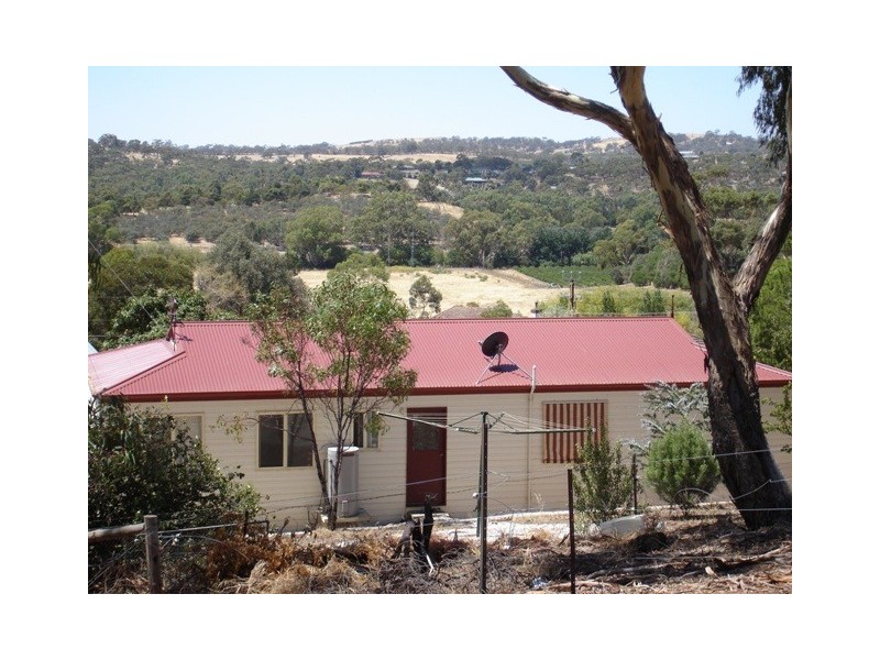 18 Blyth Road, Clare SA 5453