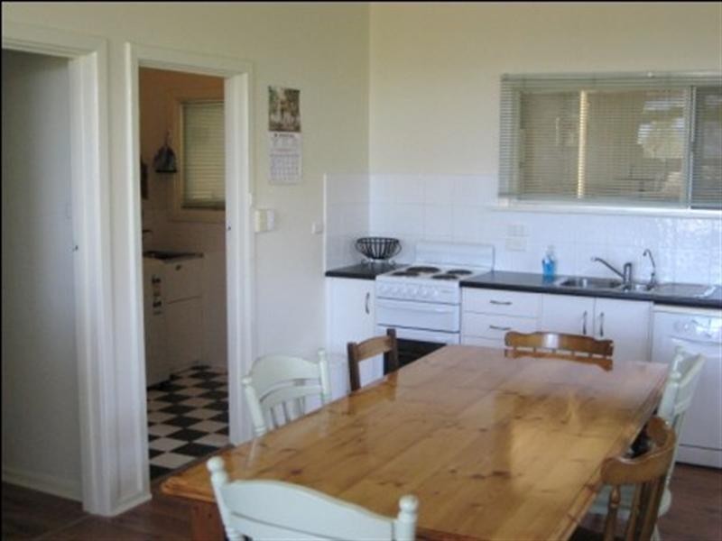 17 Young Avenue, Port Vincent SA 5581