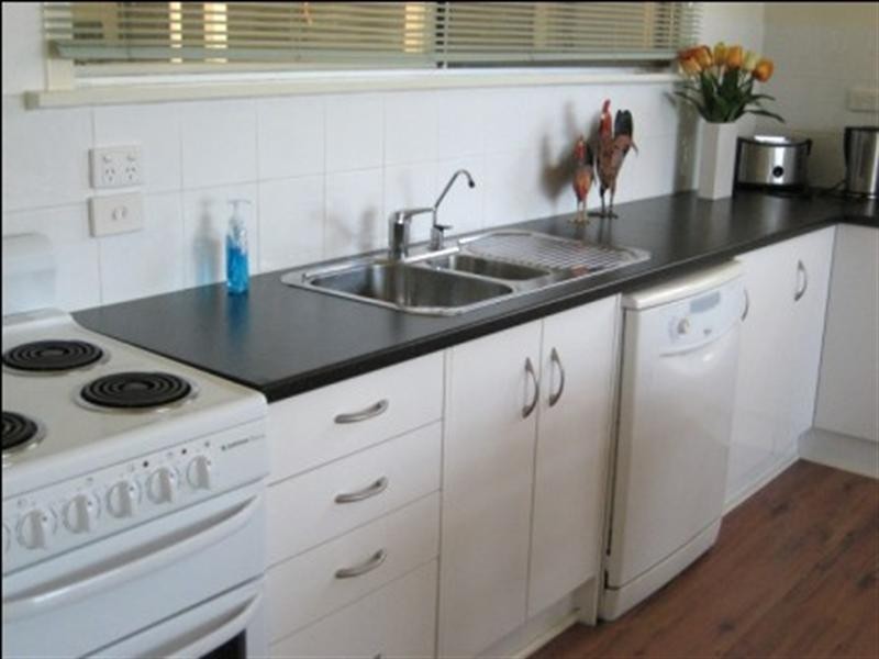 17 Young Avenue, Port Vincent SA 5581