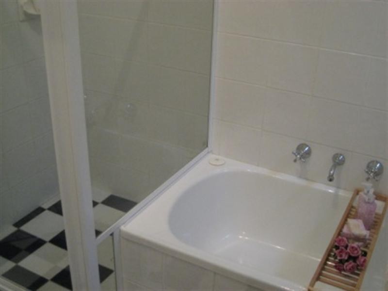 17 Young Avenue, Port Vincent SA 5581