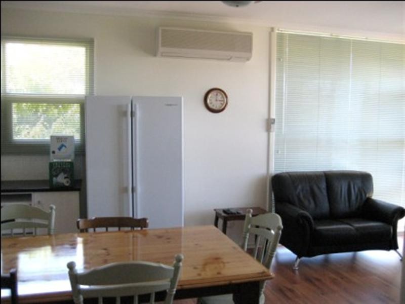 17 Young Avenue, Port Vincent SA 5581