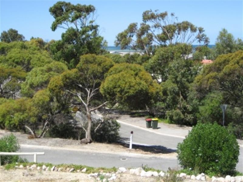 17 Young Avenue, Port Vincent SA 5581