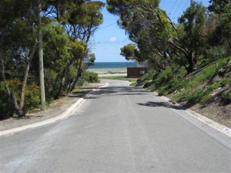 17 Young Avenue, Port Vincent SA 5581