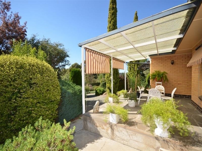 8 Stanley Place, Clare SA 5453