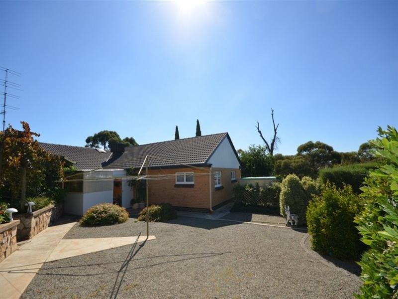 8 Stanley Place, Clare SA 5453