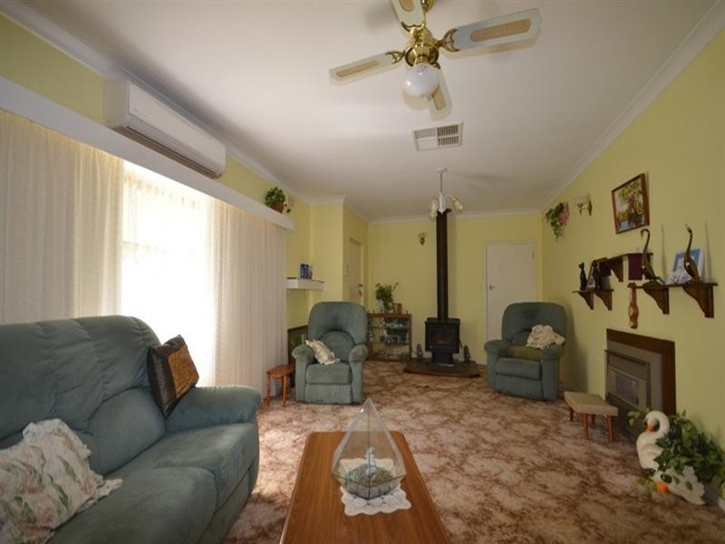 8 Stanley Place, Clare SA 5453