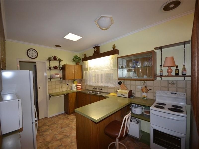 8 Stanley Place, Clare SA 5453