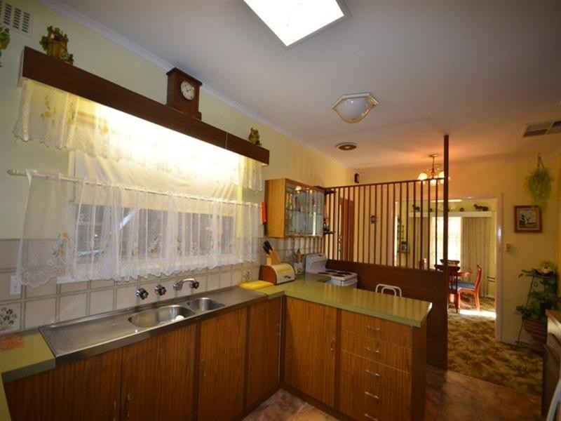 8 Stanley Place, Clare SA 5453