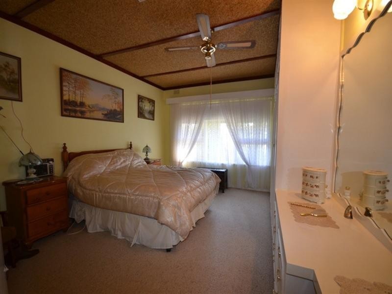 8 Stanley Place, Clare SA 5453