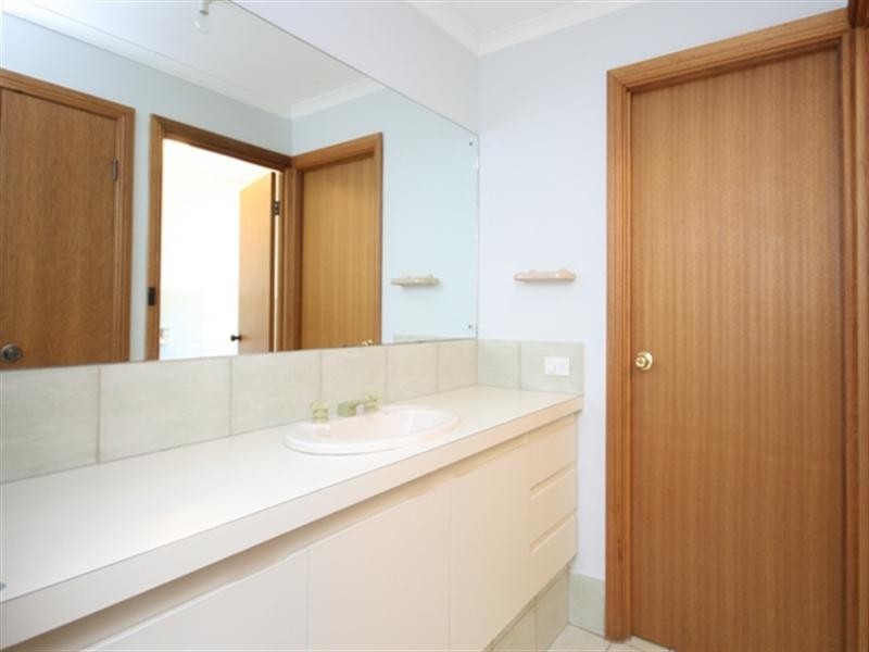 20 Beare Street, Clare SA 5453