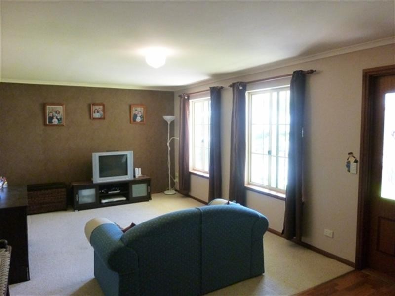 7 Opie Street, Clare SA 5453