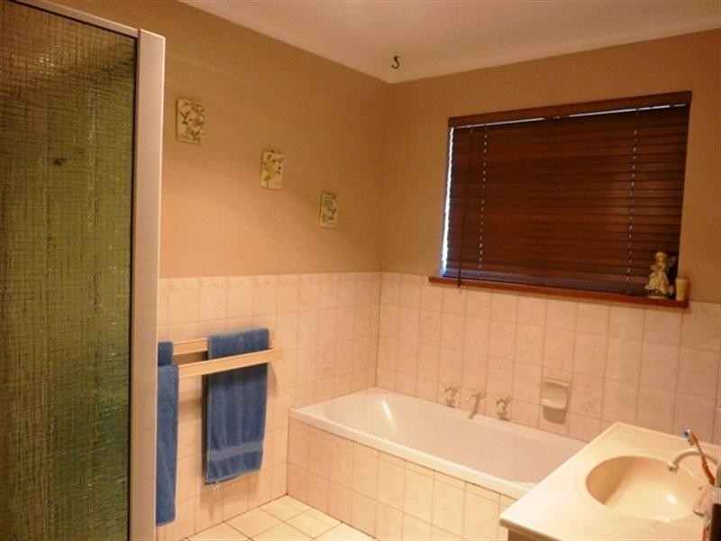 7 Opie Street, Clare SA 5453