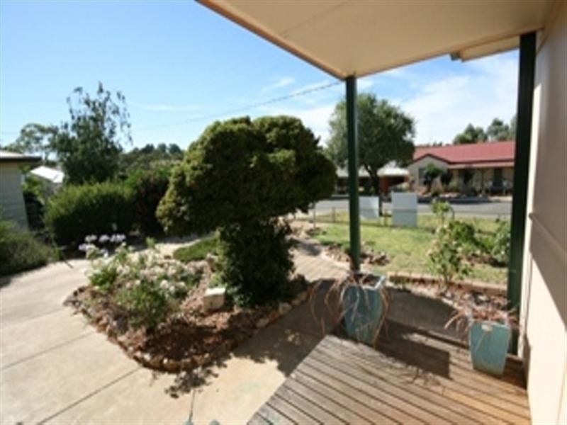 3 Kelly Street, Clare SA 5453