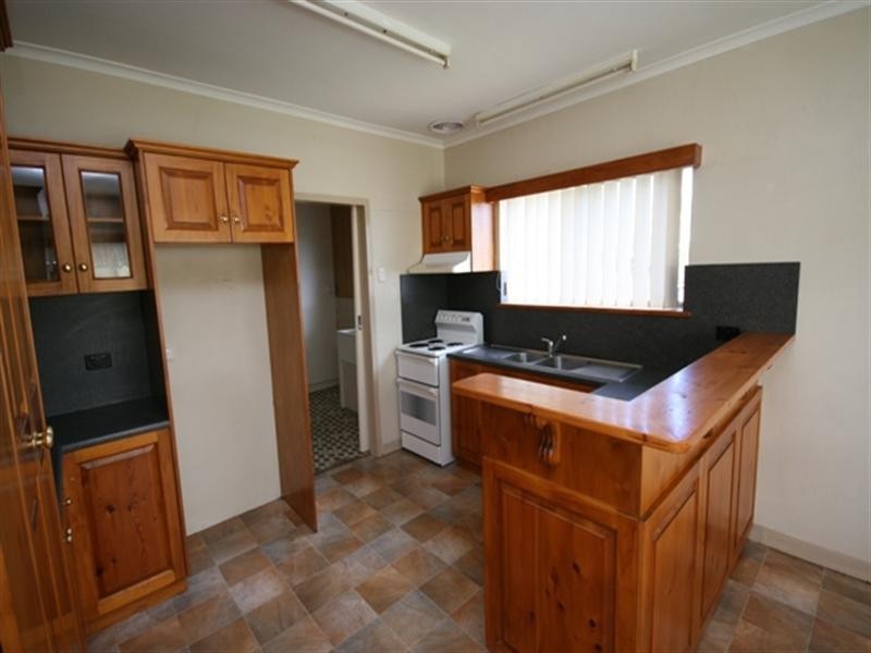 26 Beare Street, Clare SA 5453