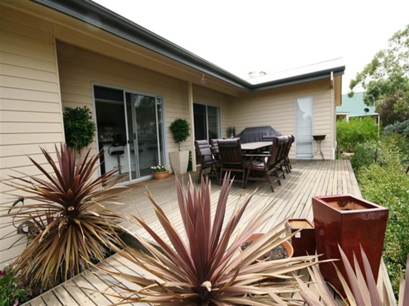 13 Michael Court, Clare SA 5453