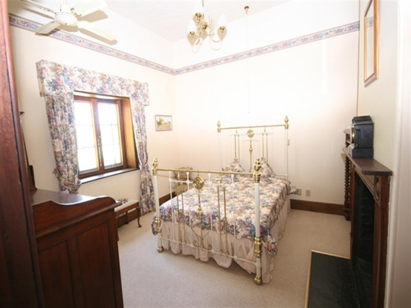 33 Union Street, Clare SA 5453