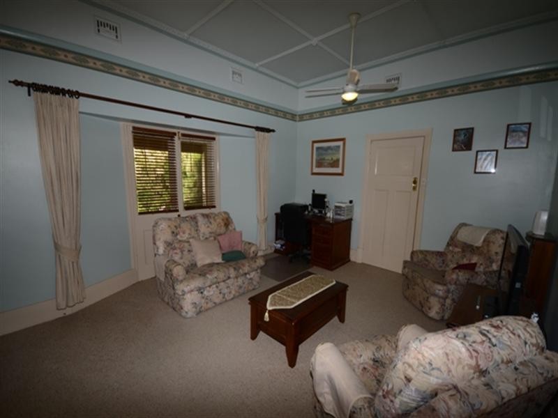 30 New Road, Clare SA 5453